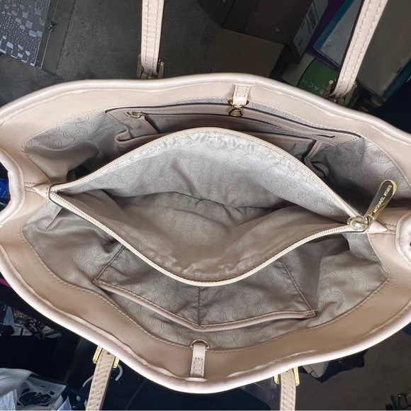 Michael Kors Vanilla Jet Set Travel Tote - Picture 8 of 16